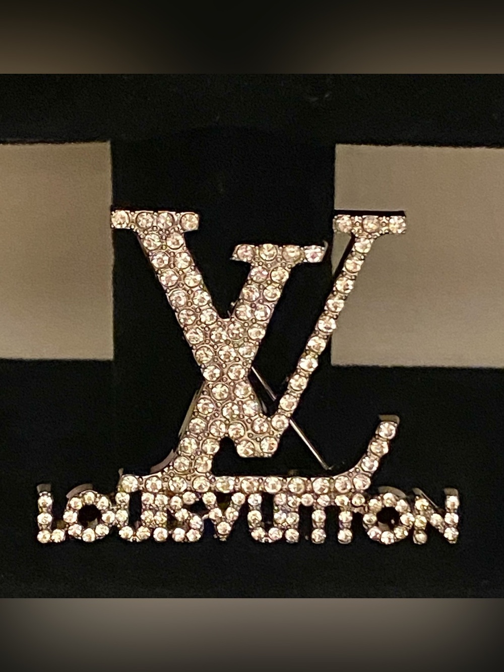 Fashion Jewelry Silver Crystal Logo L-V-Luxury Brooch with Clear Rhinestones